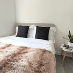 Bright Chiswick Apartment - Great Location